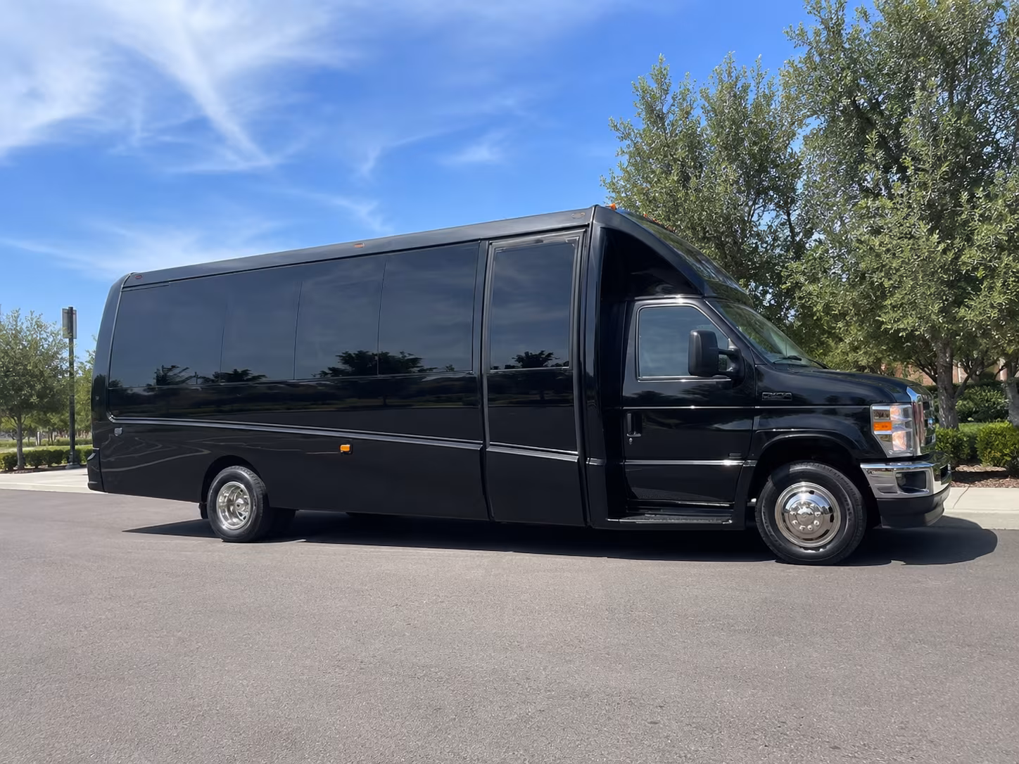 find the right bus for airport arrivals and departures